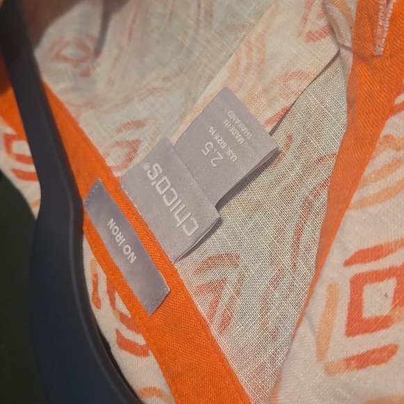 Chico's No Iron Orange and White 3/4 Sleeve Buttondown Geometric Shirt - Picture 2 of 6